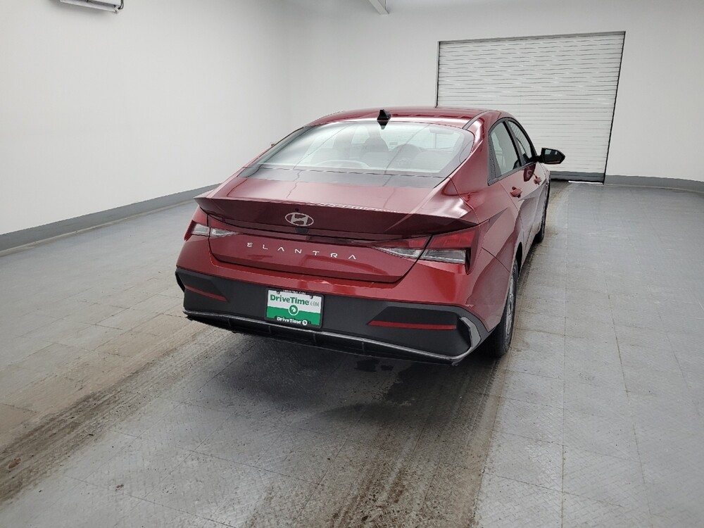 2025 Hyundai Elantra in Cincinnati, OH 45255 - 18105600 7