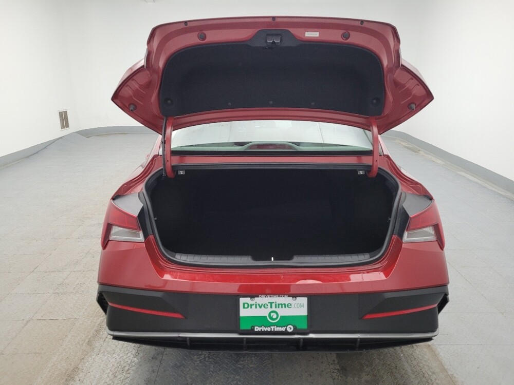2025 Hyundai Elantra in Cincinnati, OH 45255 - 18105600 29