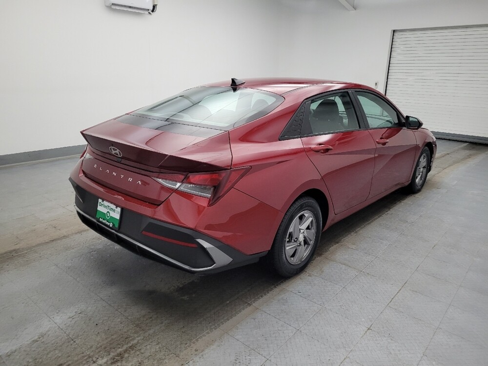 2025 Hyundai Elantra in Cincinnati, OH 45255 - 18105600 9