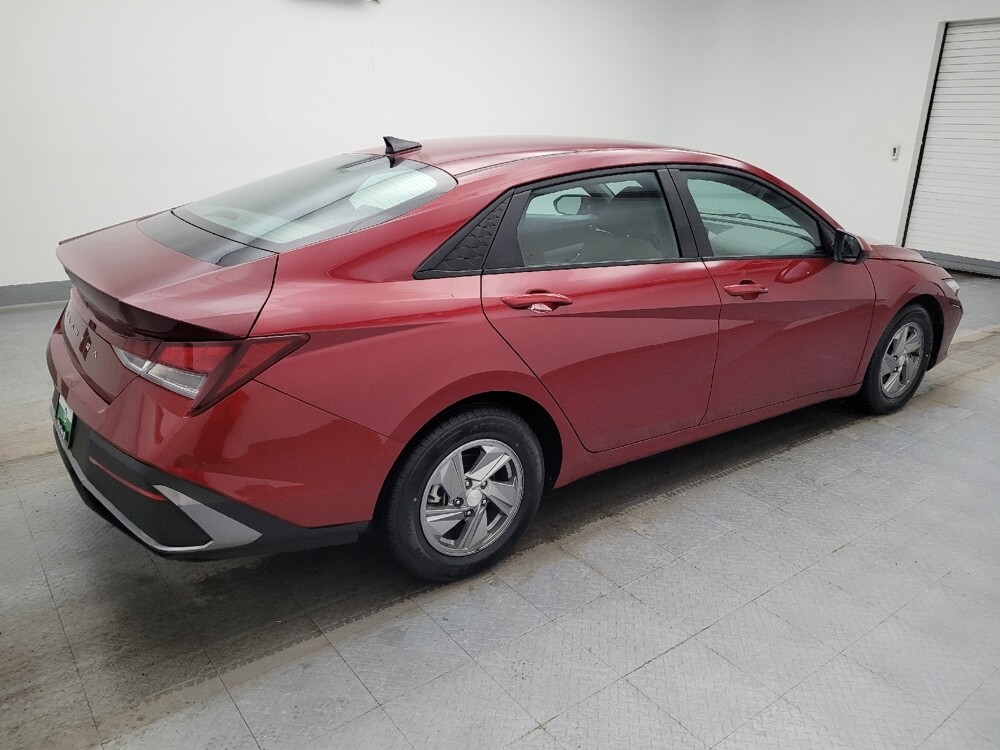 2025 Hyundai Elantra in Cincinnati, OH 45255 - 18105600 10