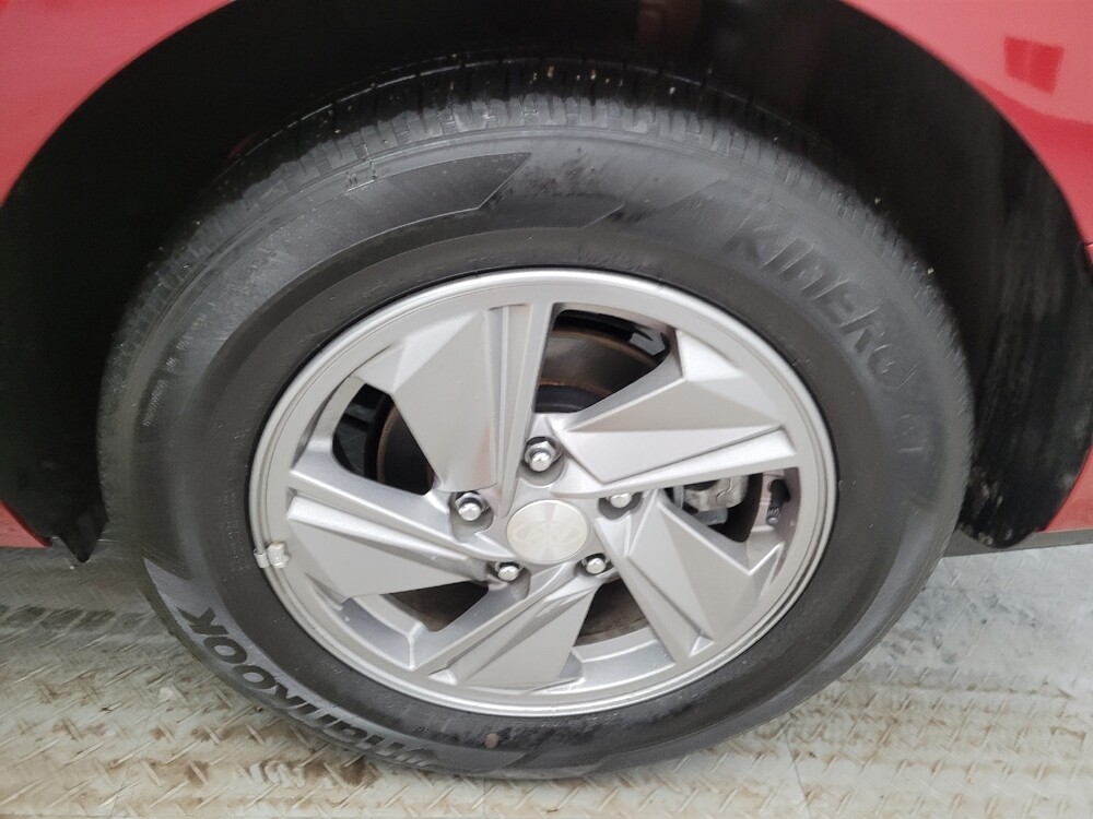 2025 Hyundai Elantra in Cincinnati, OH 45255 - 18105600 31