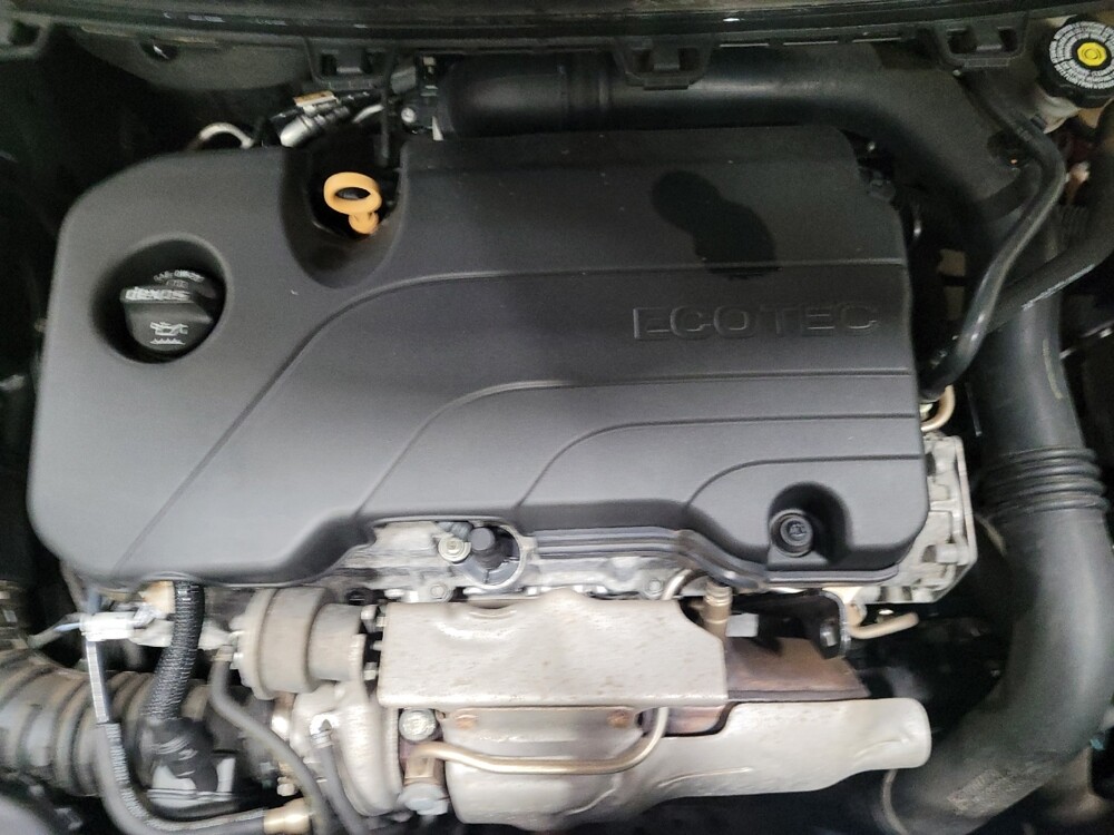 2018 Chevrolet Cruze in Newport News, VA 23601 - 18105621 30