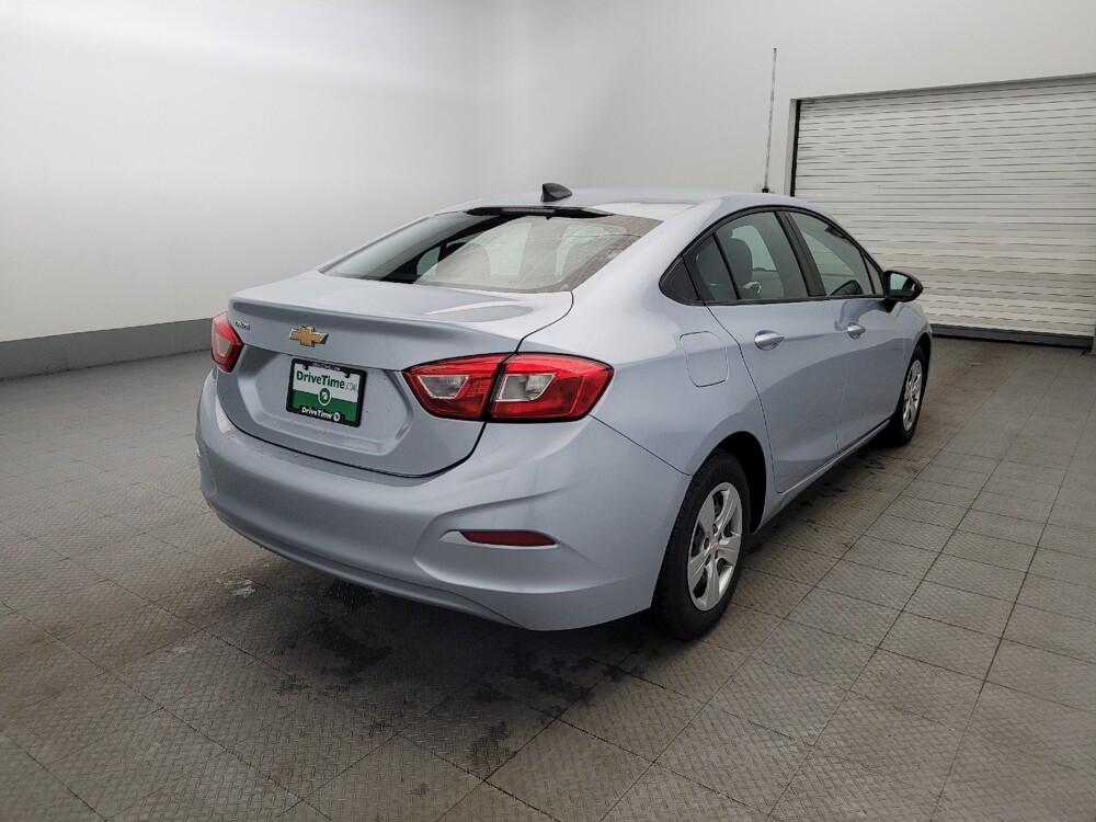 2018 Chevrolet Cruze in Newport News, VA 23601 - 18105621 9