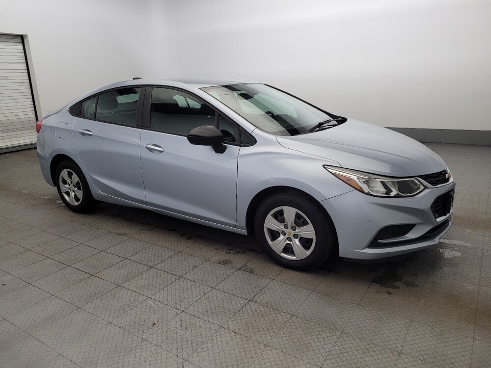 2018 Chevrolet Cruze in Newport News, VA 23601 - 18105621 11