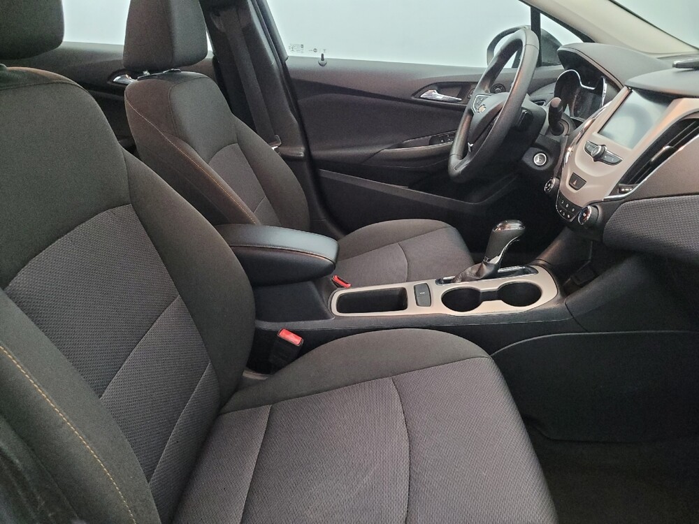 2018 Chevrolet Cruze in Newport News, VA 23601 - 18105621 21