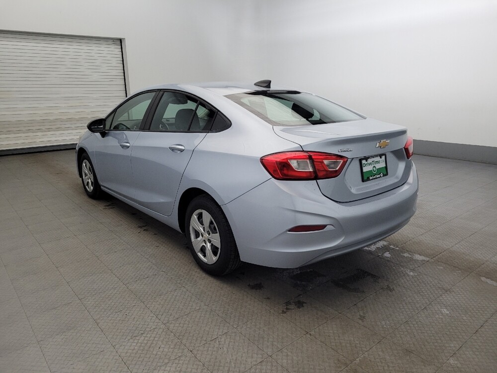 2018 Chevrolet Cruze in Newport News, VA 23601 - 18105621 5