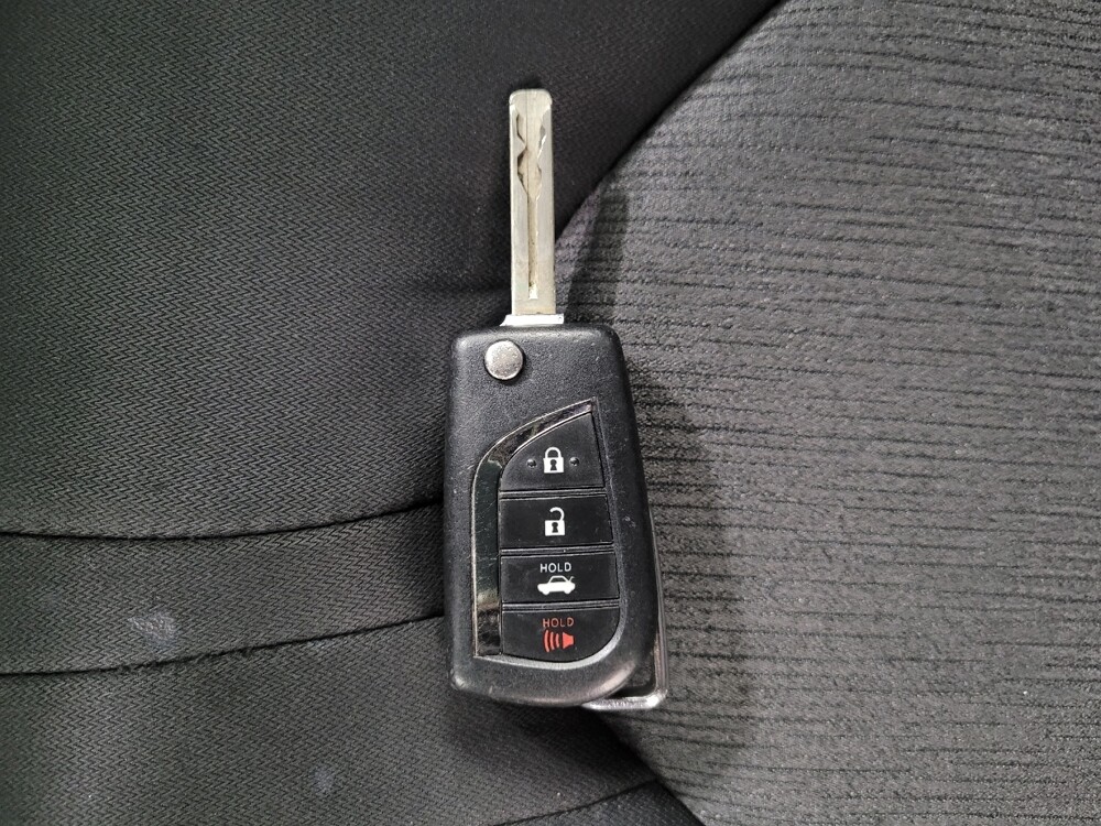 2018 Toyota Camry in Pittsburgh, PA 15236 - 18105622 32