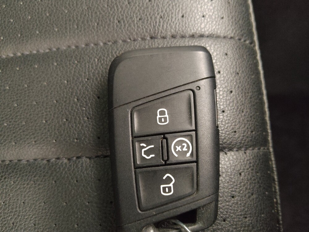 2022 Volkswagen Tiguan in Des Moines, IA 50310 - 18105628 32