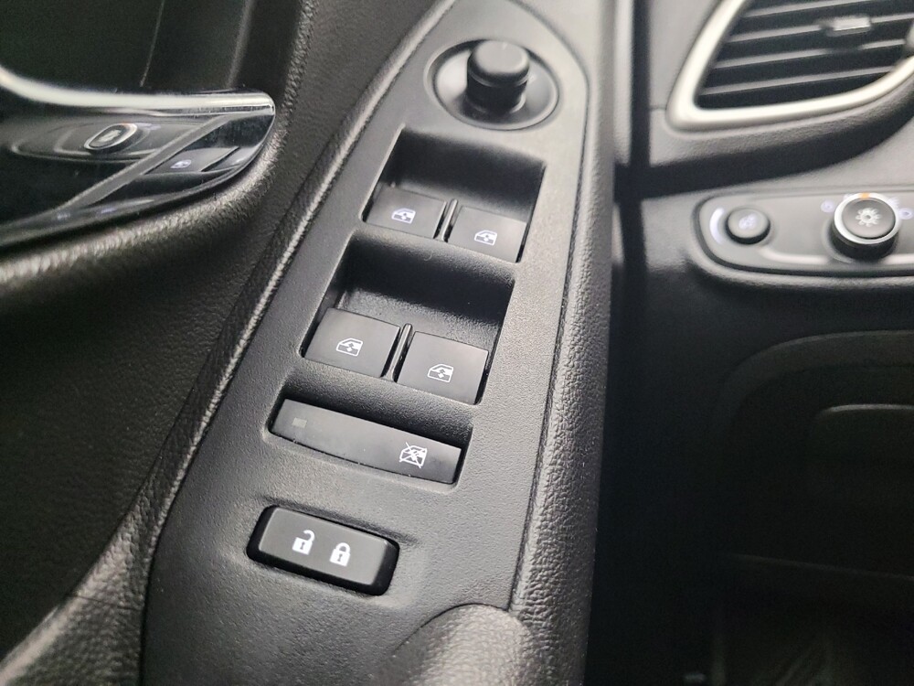 2020 Chevrolet Trax in St. Louis, MO 63125 - 18105637 27