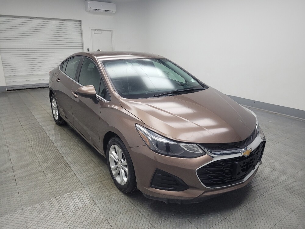 2019 Chevrolet Cruze in Highland, IN 46322 - 18105649 13