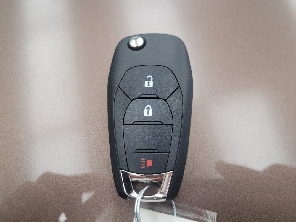 2019 Chevrolet Cruze in Highland, IN 46322 - 18105649 32