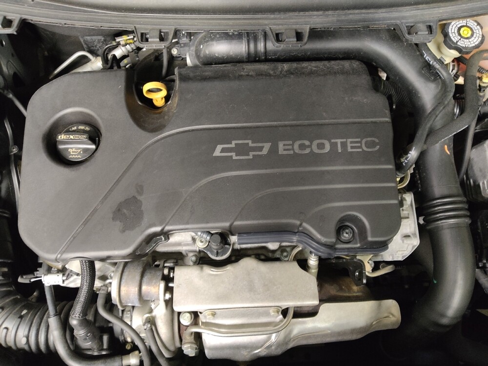 2018 Chevrolet Cruze in Greenville, SC 29607 - 18105674 30