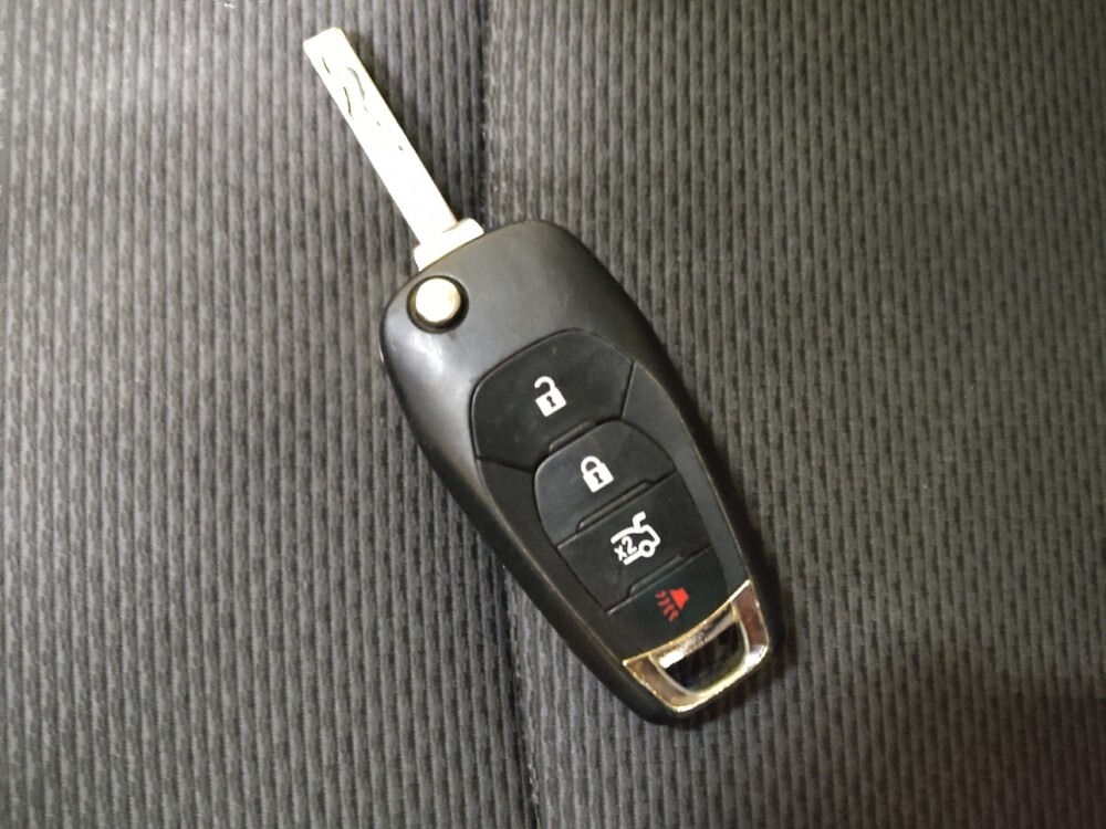 2018 Chevrolet Cruze in Greenville, SC 29607 - 18105674 32