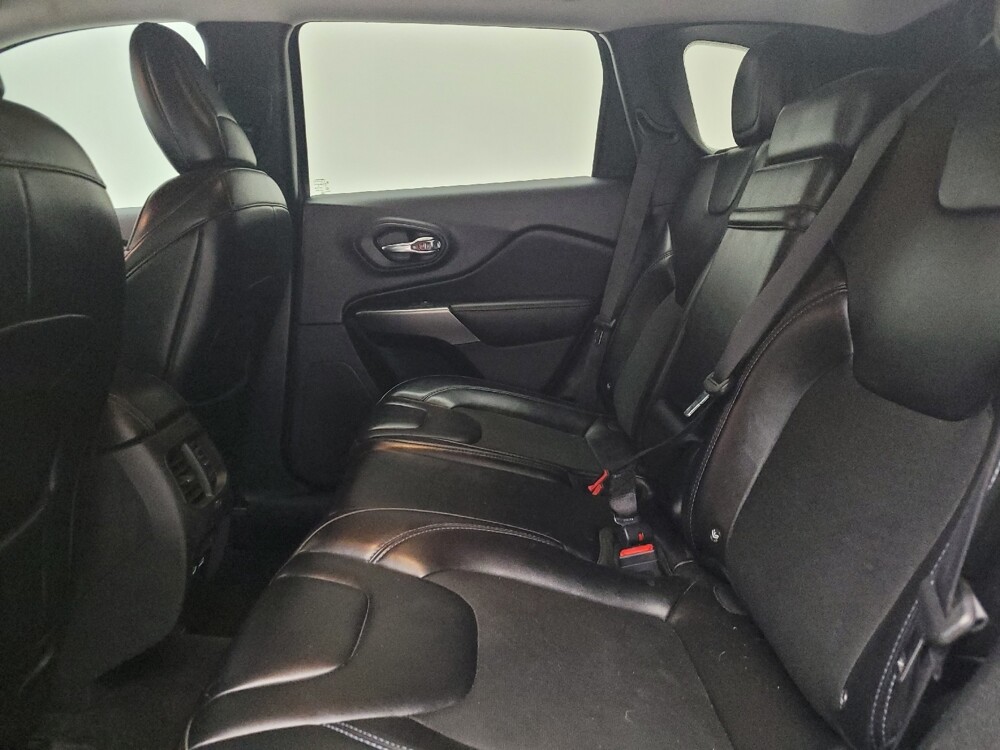 2019 Jeep Cherokee in Taylor, MI 48180 - 18105713 18