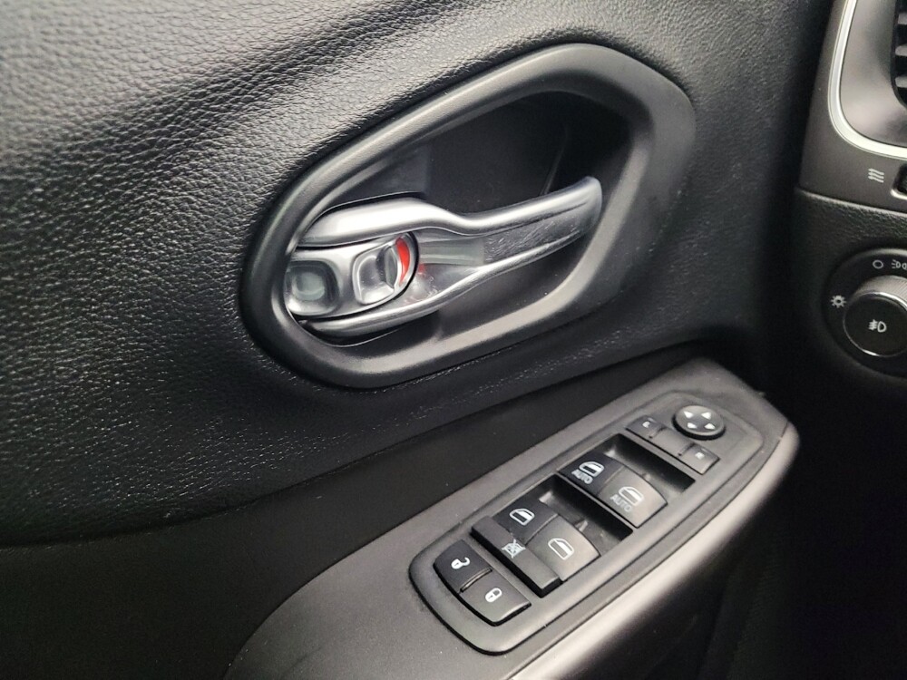 2019 Jeep Cherokee in Taylor, MI 48180 - 18105713 27