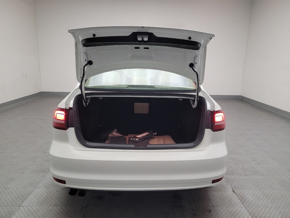 2016 Volkswagen Jetta in Riverside, CA 92504 - 18105727 29