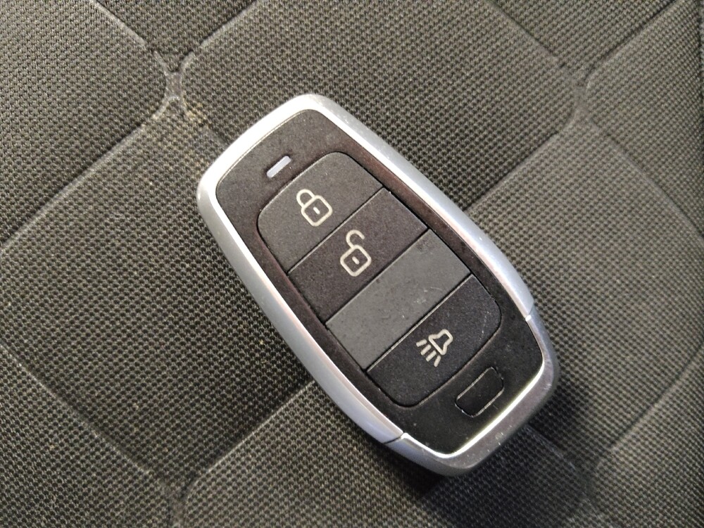 2019 Nissan Kicks in Charleston, SC 29414 - 18105734 32