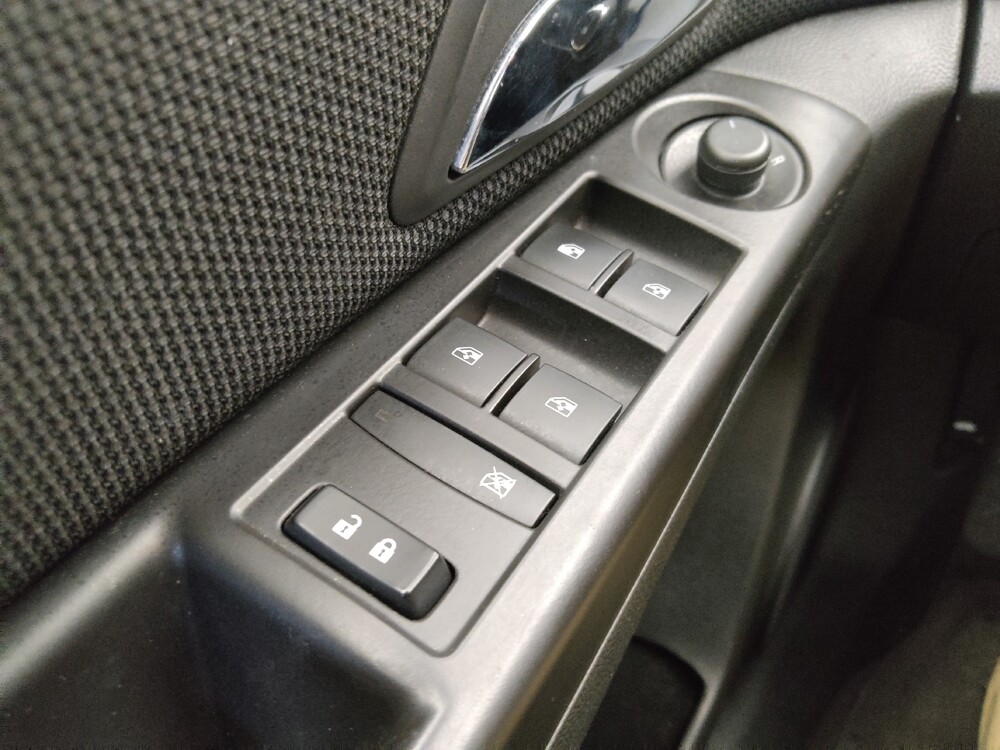 2016 Chevrolet Cruze in St. Louis, MO 63136 - 18105742 27