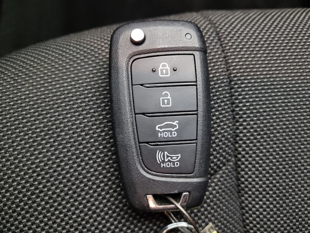 2025 Hyundai Elantra in Louisville, KY 40258 - 18105799 32