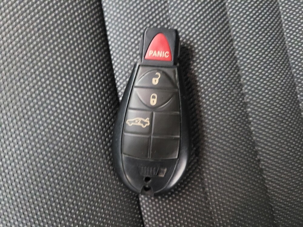 2013 Dodge Challenger in Taylor, MI 48180 - 18105801 32