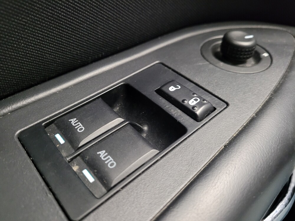 2013 Dodge Challenger in Taylor, MI 48180 - 18105801 27