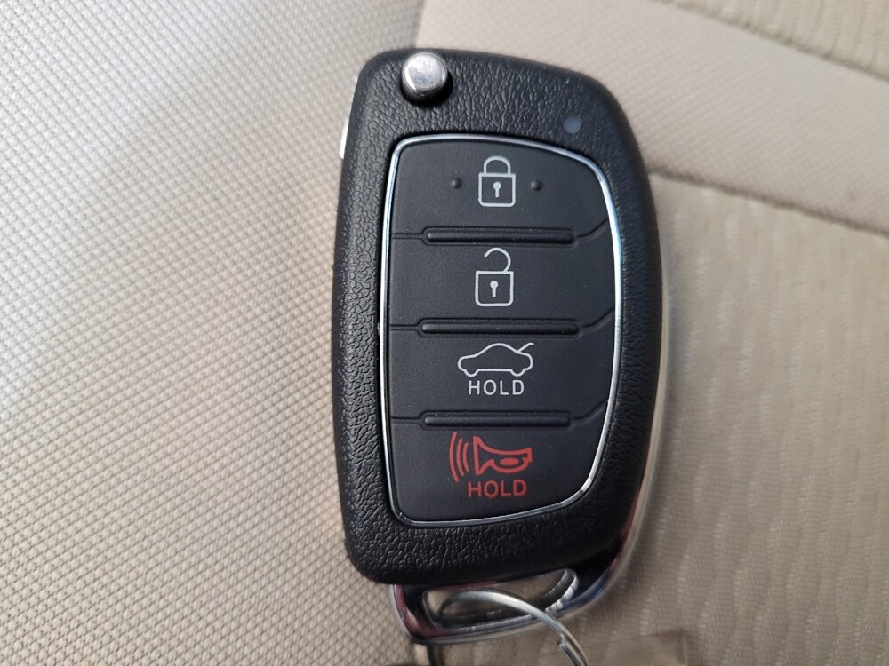 2015 Hyundai Sonata in Louisville, KY 40258 - 18105806 32