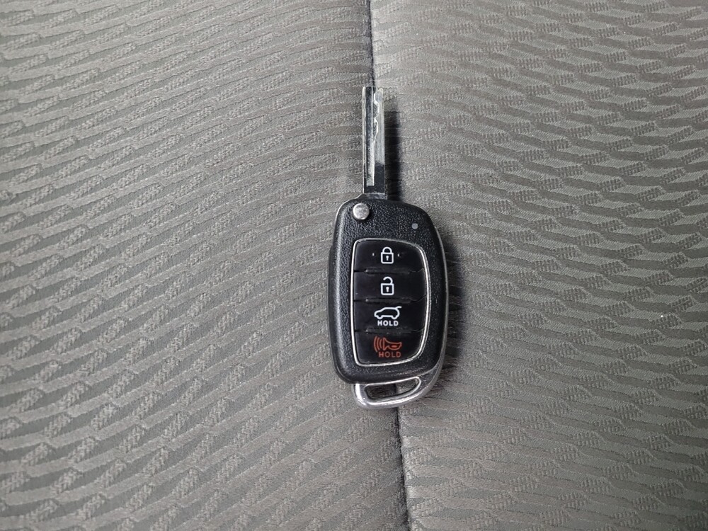 2018 Hyundai Santa Fe in Kissimmee, FL 34744 - 18105820 32