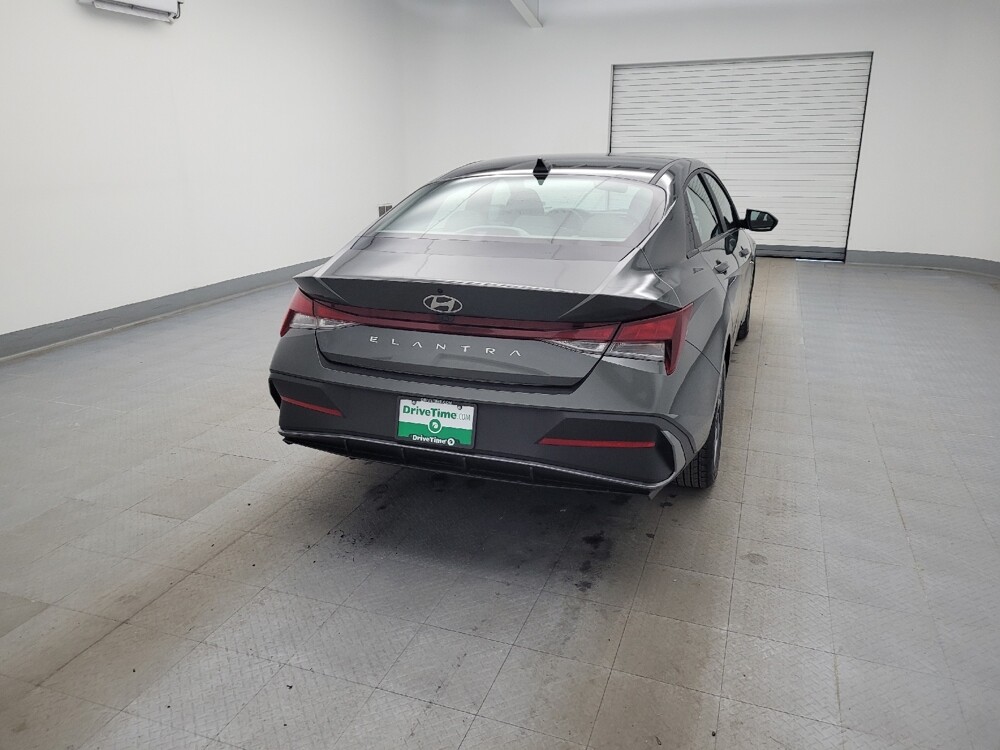 2024 Hyundai Elantra in Cincinnati, OH 45255 - 18105852 7