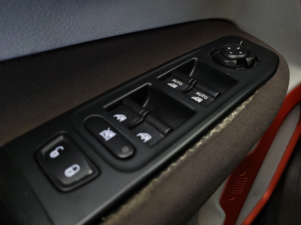 2015 Jeep Renegade in Glendale, AZ 85301 - 18105865 27