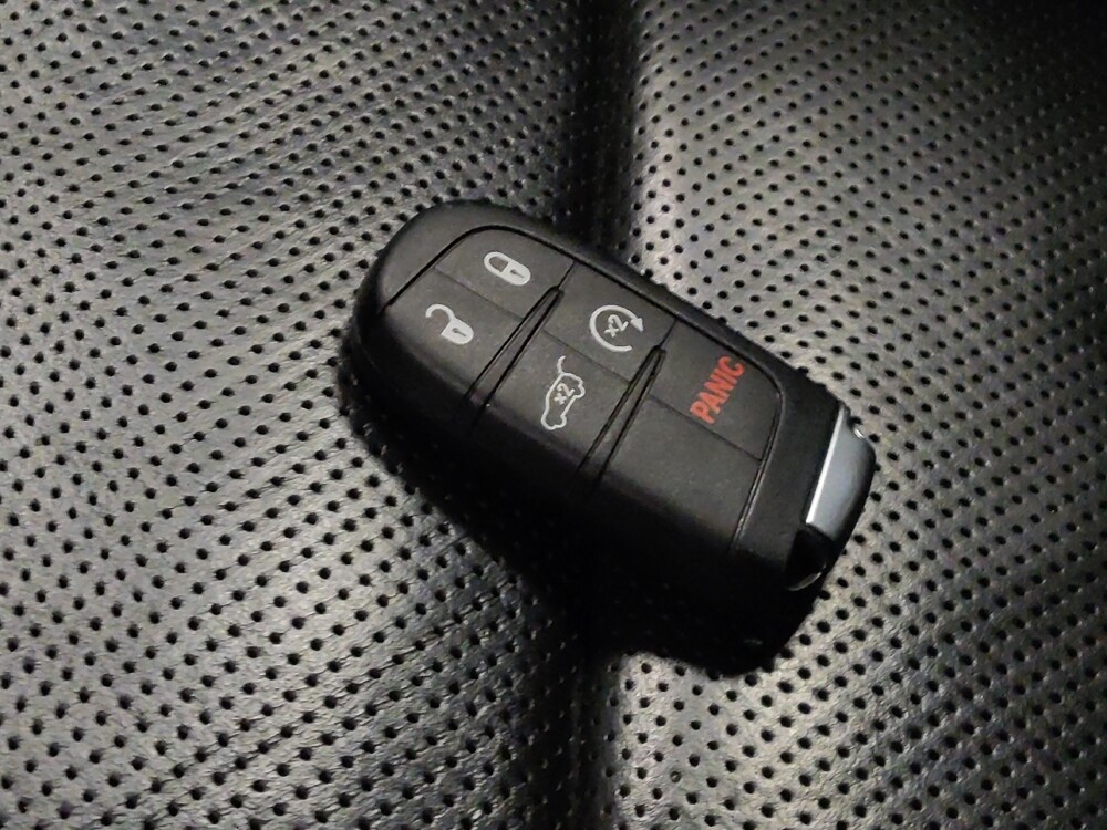 2019 Jeep Grand Cherokee in Phoenix, AZ 85015 - 18105866 32