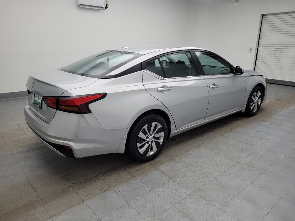 2020 Nissan Altima in Louisville, KY 40258 - 18105899 10