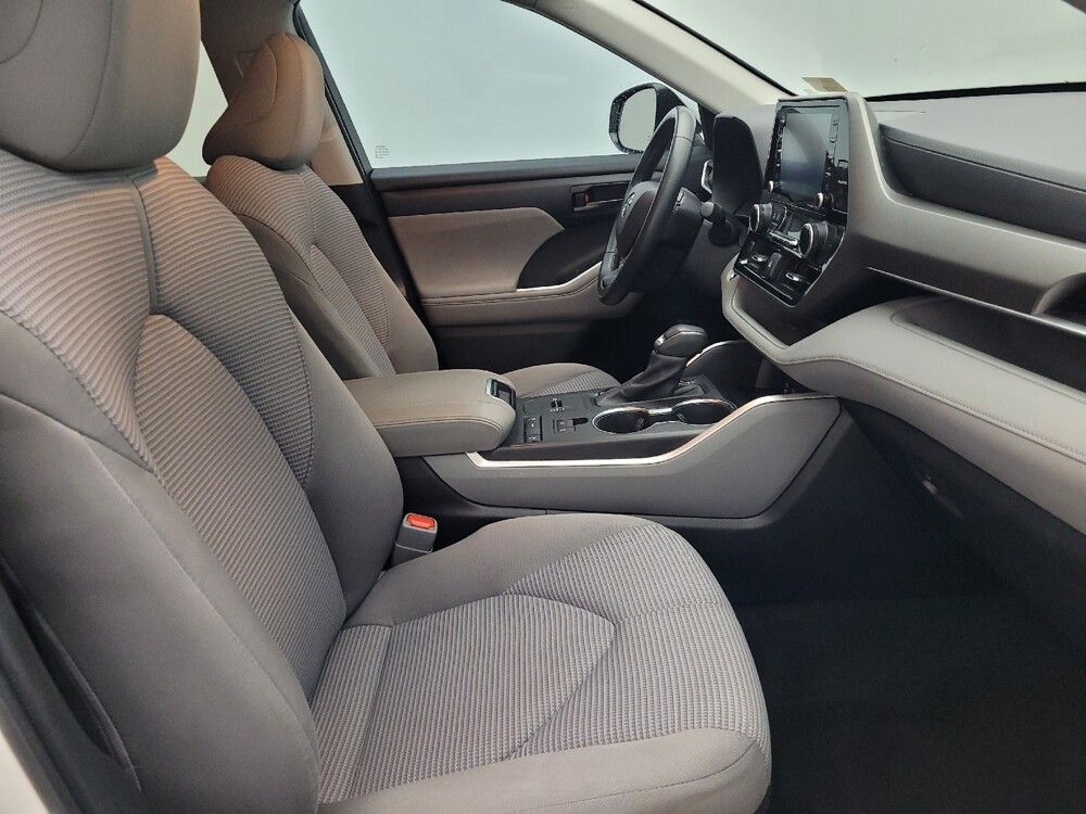 2022 Toyota Highlander in Orlando, FL 32808 - 18105933 21