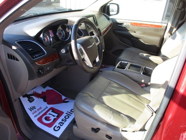 2016 Chrysler Town & Country in Oak Grove, MO 64075 - 18105962 9