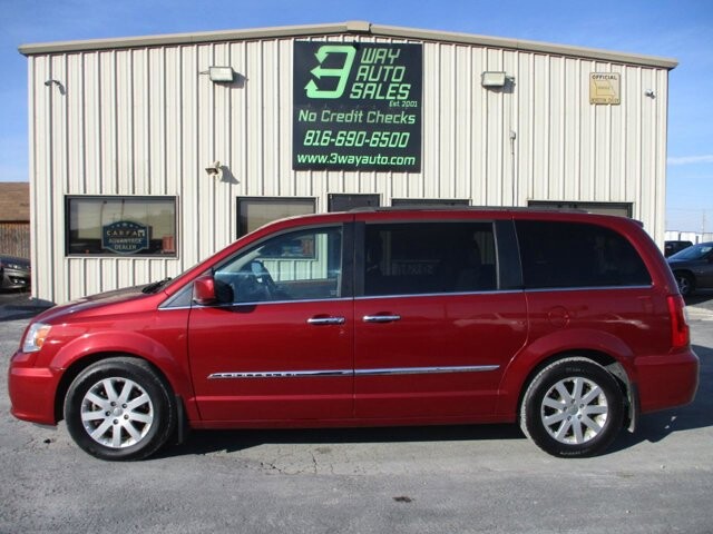 2016 Chrysler Town & Country in Oak Grove, MO 64075 - 18105962 8
