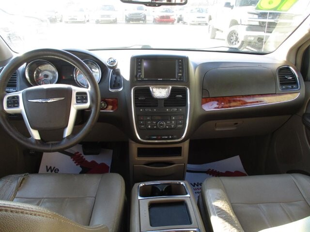 2016 Chrysler Town & Country in Oak Grove, MO 64075 - 18105962 12