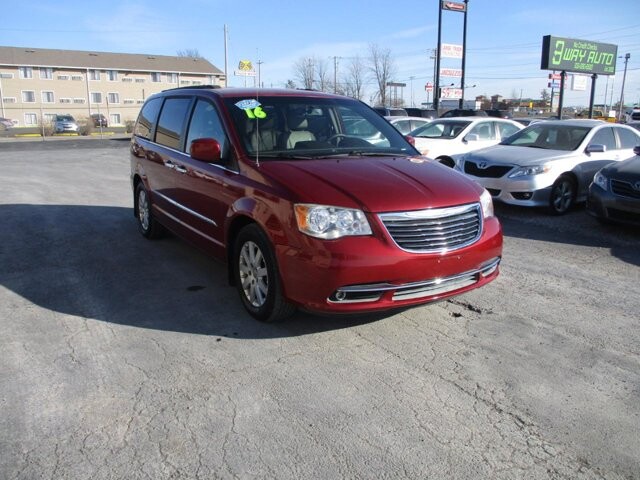 2016 Chrysler Town & Country in Oak Grove, MO 64075 - 18105962 3