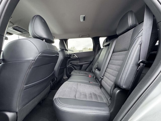 2024 Mitsubishi Outlander in Winchester, VA 22602 - 18105976 13