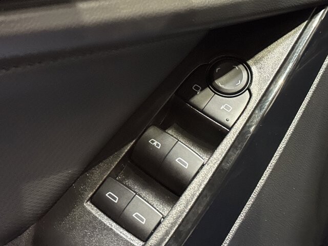 2025 Chevrolet Equinox in Burlington, WI 53105 - 18106001 30