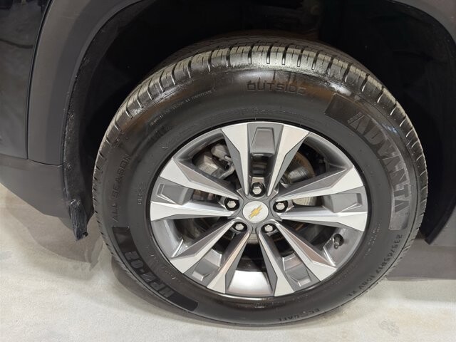 2025 Chevrolet Equinox in Burlington, WI 53105 - 18106001 9