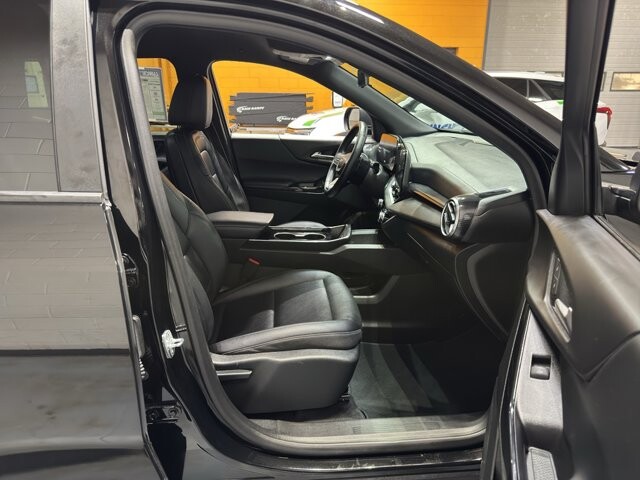 2025 Chevrolet Equinox in Burlington, WI 53105 - 18106001 16