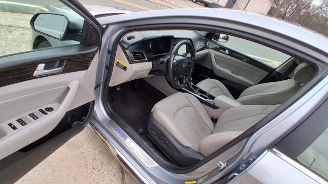 2016 Hyundai Sonata in Cartersville, GA 30120 - 18106029 5