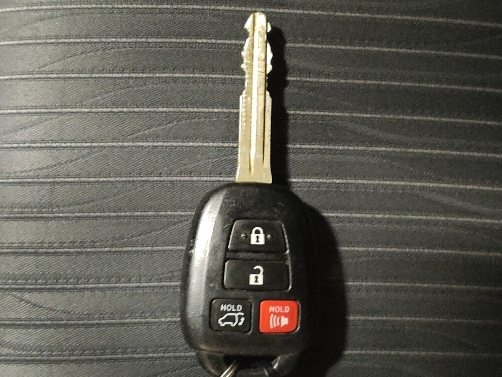 2019 Toyota Highlander in Tulsa, OK 74145 - 18106052 32