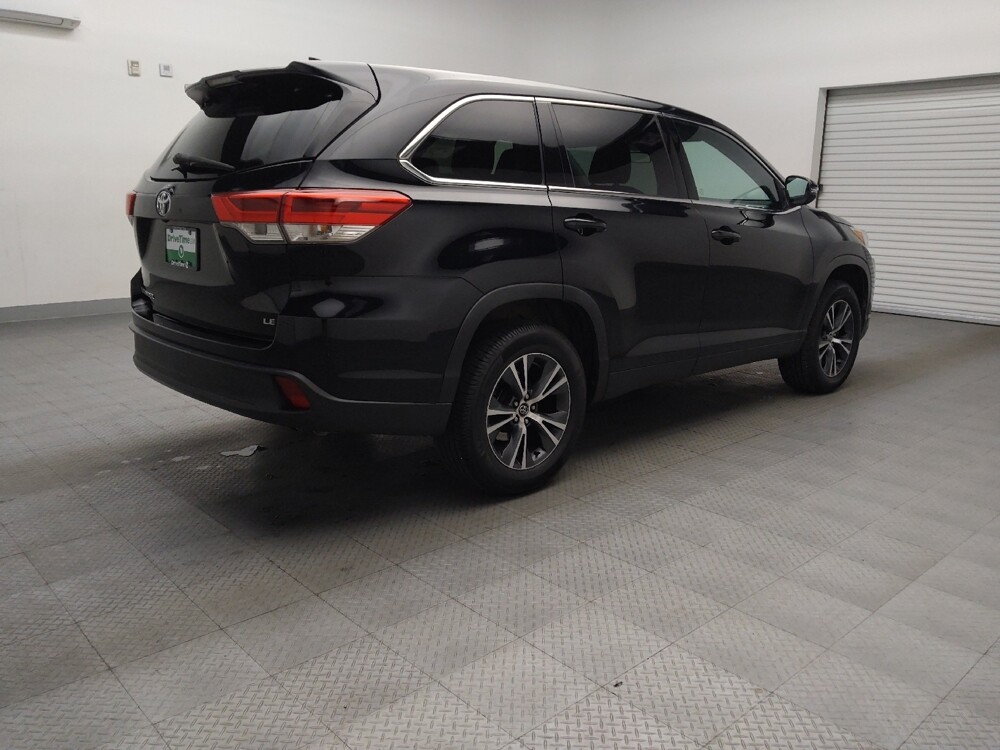 2019 Toyota Highlander in Tulsa, OK 74145 - 18106052 9