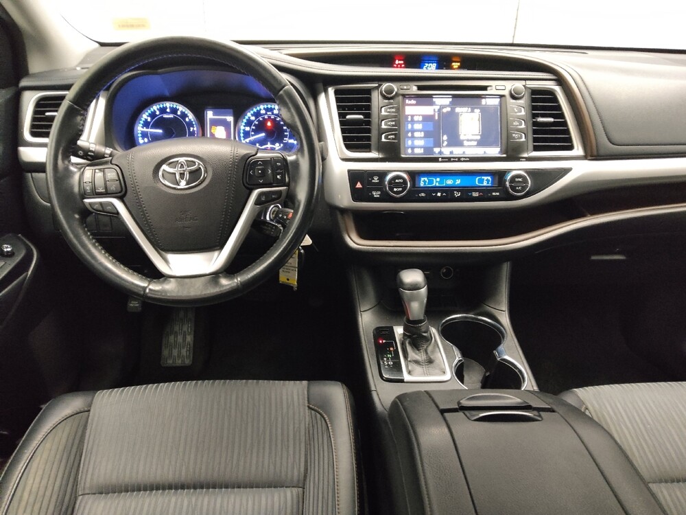 2019 Toyota Highlander in Tulsa, OK 74145 - 18106052 22