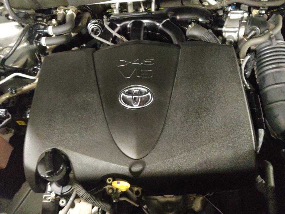 2021 Toyota Highlander in Tulsa, OK 74145 - 18106057 30