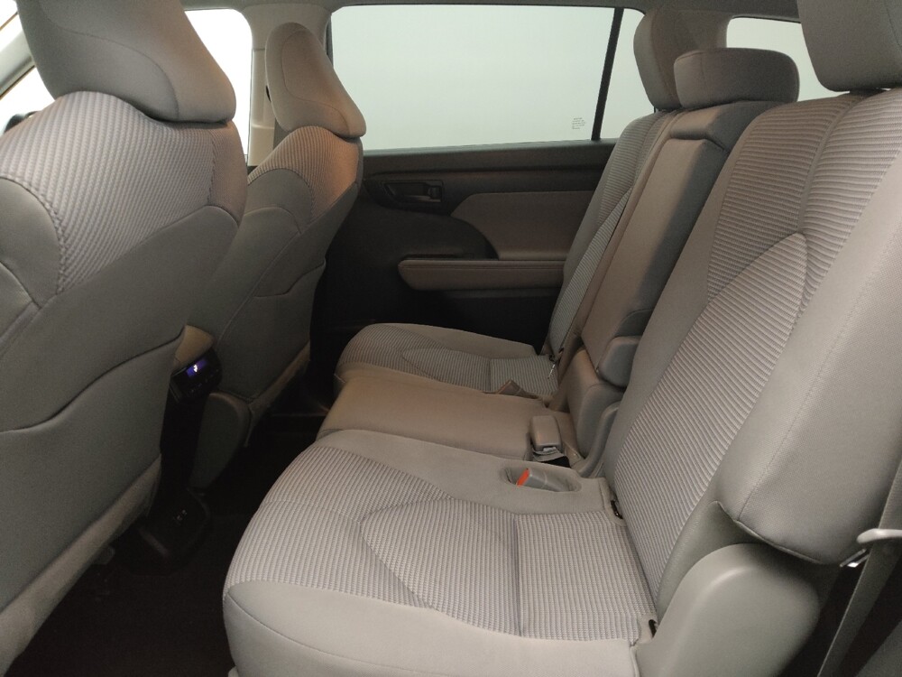 2021 Toyota Highlander in Tulsa, OK 74145 - 18106057 18