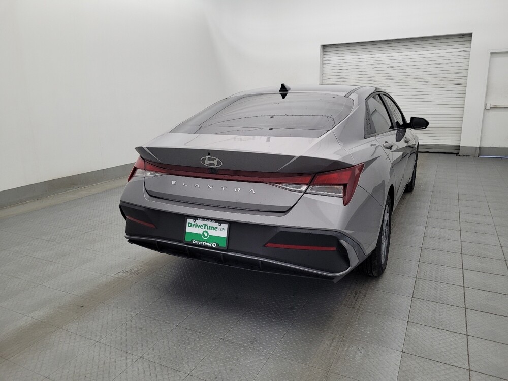 2024 Hyundai Elantra in Tampa, FL 33619 - 18106064 7