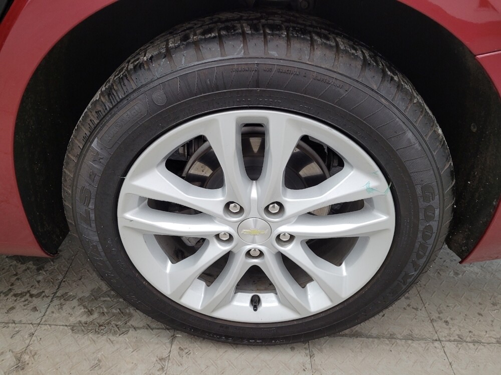 2018 Chevrolet Malibu in Cincinnati, OH 45255 - 18106115 31