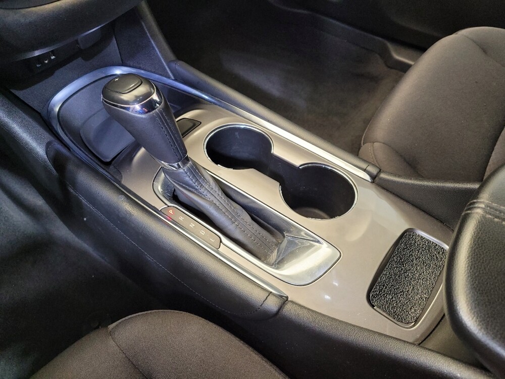 2018 Chevrolet Malibu in Cincinnati, OH 45255 - 18106115 26