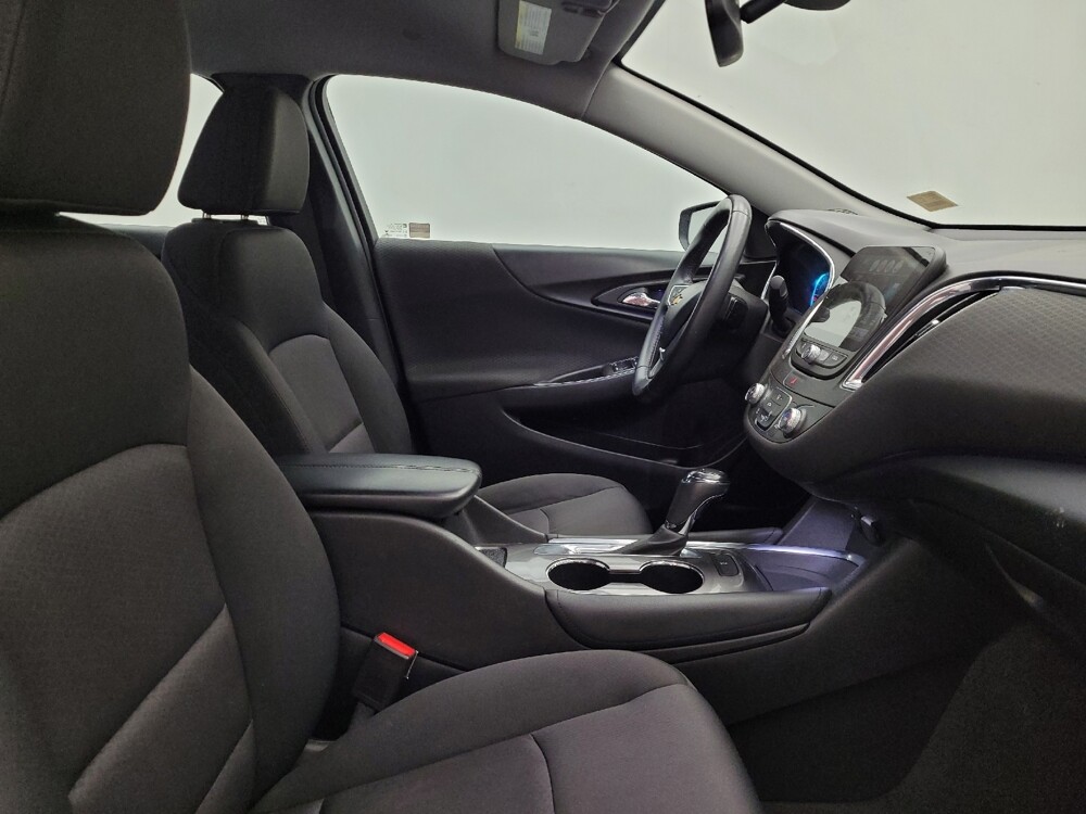 2018 Chevrolet Malibu in Cincinnati, OH 45255 - 18106115 21